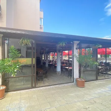 Bratanov Sunny Noks 公寓