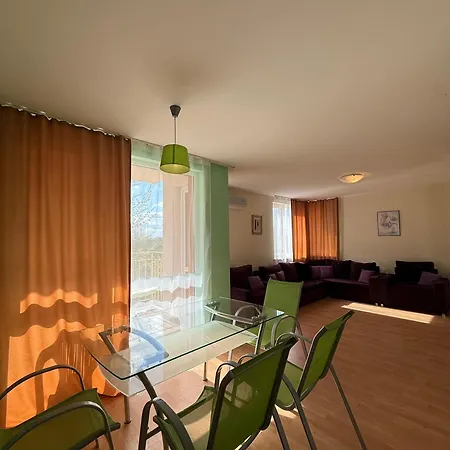 Bratanov Sunny Noks Apartment